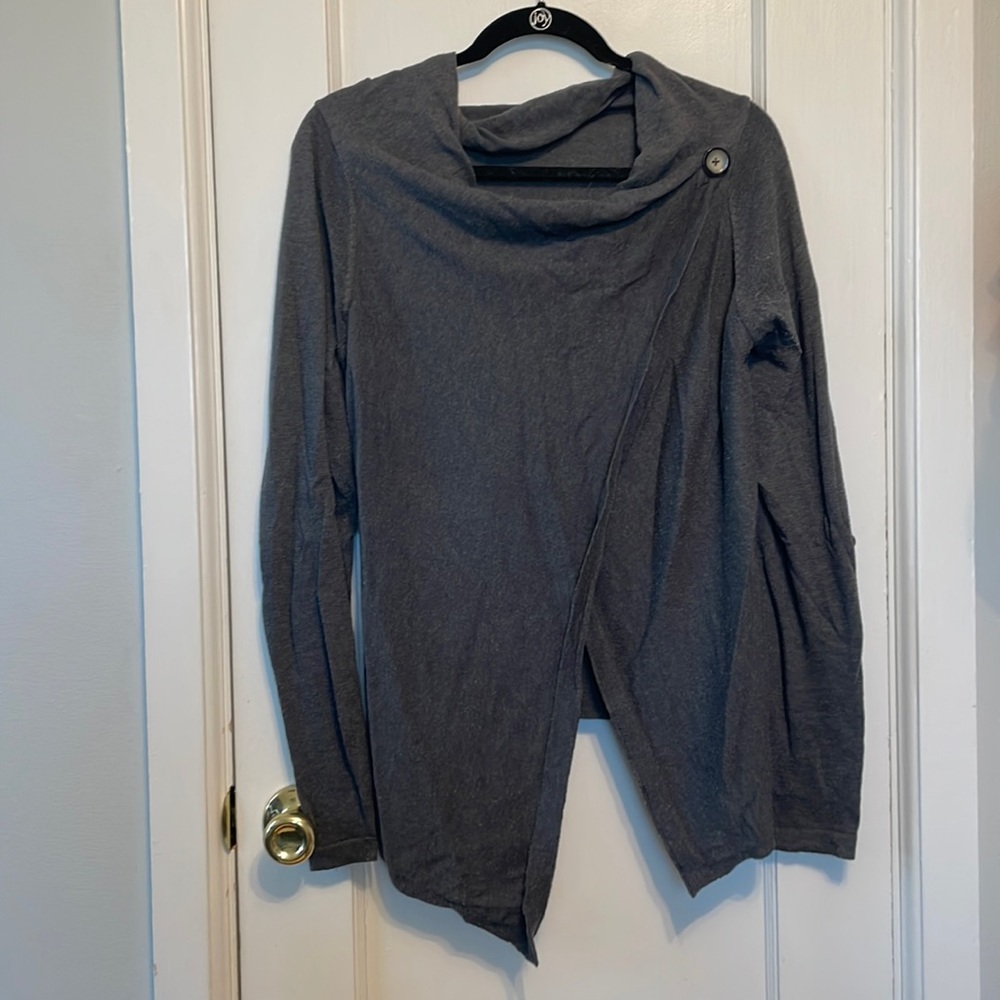 Wrap sweater. Object size M